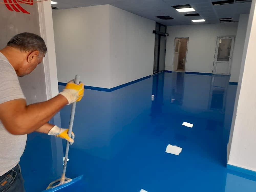 Epoksi kaplama nedir Epoksi Zemin Kaplamayı Nasıl Yapıyoruz Self bitişli Uygulama resmi