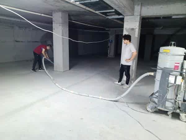 Epoksi kaplama nedir Nasıl Epoksi kaplama yapıyoruz 2 Epoksi zemin kaplama öncesi temizlik detayı