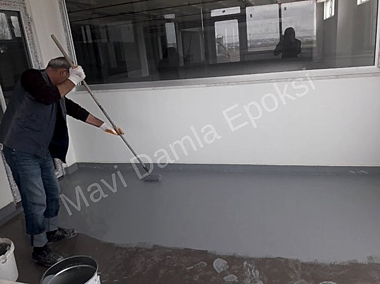 Rulo sürme epoksi zemin boyama