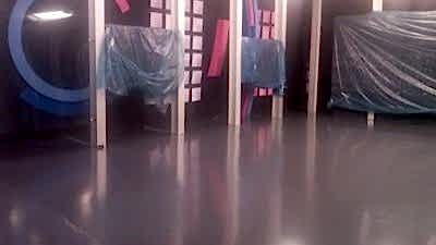 TRT Haber stüdyosu uygulamamız mat clear coat self leveling epoksi zemin, spot ışıklarını yansıtmayan çizilme dirençli kaplama